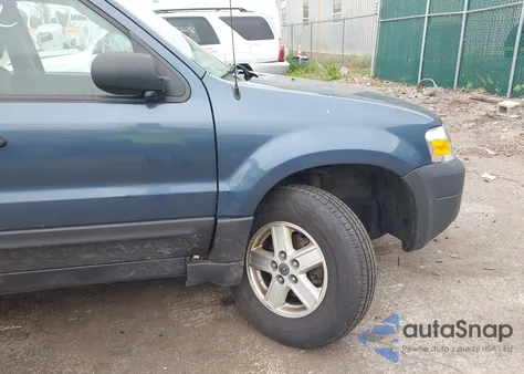 2005 Ford Escape Xls z USA, uszkodzony, nr VIN 1FMYU02Z65KB67599